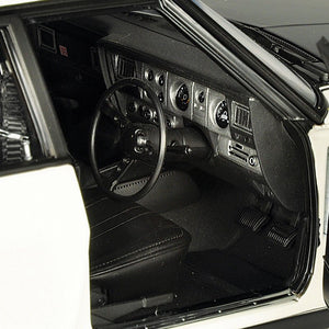 [Pre-order] 1:18 Holden HX Monaro GTS Sedan Cotillion White