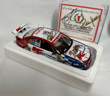 Load image into Gallery viewer, 1:18 2004 Bob Jane T-Marts 1000 Rick Kelly - Greg Murphy VY commodore (Bathurst Winner)