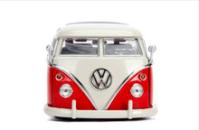 Load image into Gallery viewer, 1:24 BigTime Kustoms - 1962 Volkswagen Bus - Red
