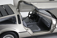 Load image into Gallery viewer, 1:18 1981 De Lorean DMC 12 Coupe
