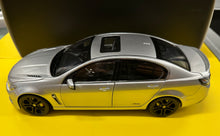 Load image into Gallery viewer, 1:18 2016 Holden VFII SSV Commodore - Nitrate
