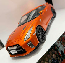 Load image into Gallery viewer, 1:18 Samurai Nissan Gt-r 2020 - Orange - Kyosho
