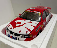 Load image into Gallery viewer, 1:18 2001 Skaife

