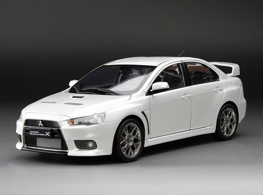 1:18 Mitsubishi Lancer Evolution X – White