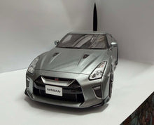 Load image into Gallery viewer, 1:18 Samurai Nissan Gt-r 2020 - Dark Grey - Kyosho
