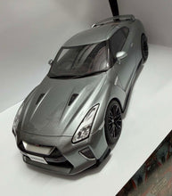Load image into Gallery viewer, 1:18 Samurai Nissan Gt-r 2020 - Dark Grey - Kyosho
