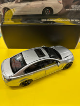 Load image into Gallery viewer, 1:18 2016 Holden VFII SSV Commodore - Nitrate
