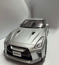 Load image into Gallery viewer, 1:18 Samurai Nissan Gt-r 2020 - Silver - Kyosho
