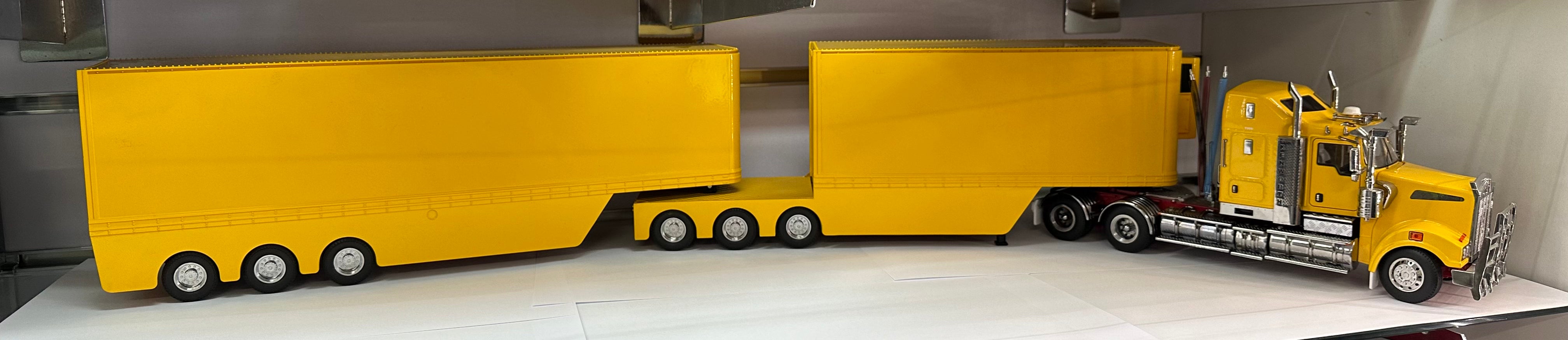 1:32 Kenworth T909 B Double (Yellow) – Exclusive Collectables