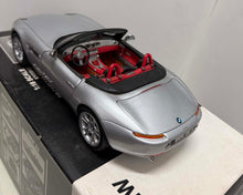 Load image into Gallery viewer, 1:18 BMW Z8 - Silver - Kyosho
