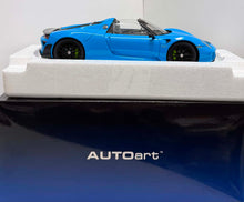 Load image into Gallery viewer, 1:18 Porsche 918 SPYDER - Blue
