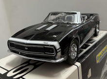 Load image into Gallery viewer, 1:18 1967 rs/ss Chevrolet Camaro Convertible - Black
