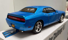 Load image into Gallery viewer, 1:18 2010 Dodge Challenger R/T - Blue
