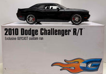 Load image into Gallery viewer, 1:18 2010 Dodge Challenger R/T - Black
