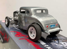 Load image into Gallery viewer, 1:18 Hammered Steel - 1932 Ford 5 Window
