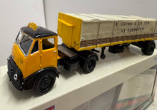 Load image into Gallery viewer, 1:50 Morris Platform Trailer and Sheeted Crate Load - E Lacon and Son Ltd
