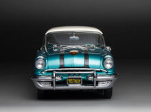 Load image into Gallery viewer, 1:18 1955 Pontiac Star Chief Hard Top – Mist White / Valley Green
