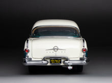 Load image into Gallery viewer, 1:18 1955 Pontiac Star Chief Hard Top – Mist White / Valley Green
