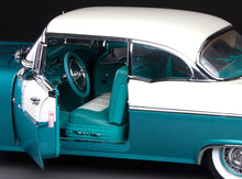 Load image into Gallery viewer, 1:18 1955 Pontiac Star Chief Hard Top – Mist White / Valley Green
