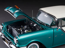 Load image into Gallery viewer, 1:18 1955 Pontiac Star Chief Hard Top – Mist White / Valley Green
