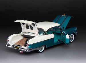 1:18 1955 Pontiac Star Chief Hard Top – Mist White / Valley Green