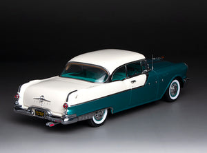 1:18 1955 Pontiac Star Chief Hard Top – Mist White / Valley Green