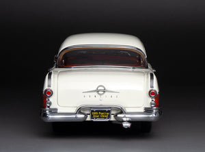 1:18 1955 Pontiac Star Chief Hard Top – White Mist / Fire Gold