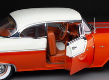 Load image into Gallery viewer, 1:18 1955 Pontiac Star Chief Hard Top – White Mist / Fire Gold
