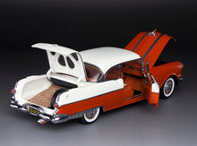 Load image into Gallery viewer, 1:18 1955 Pontiac Star Chief Hard Top – White Mist / Fire Gold
