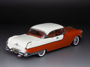 1:18 1955 Pontiac Star Chief Hard Top – White Mist / Fire Gold