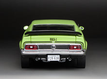 Load image into Gallery viewer, 1:18 1971 Ford Mustang MACH 1 – Grabber Lime
