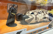 Load image into Gallery viewer, 1:24 Metals Diecast - The Dark Night Batmobile &amp; Batman
