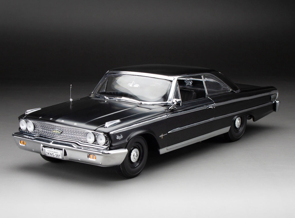 1:18 1963 Ford Galaxie 500/XL Hardtop - Semi Gloss Black - Sunstar