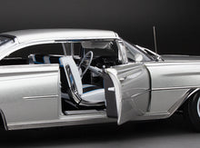 Load image into Gallery viewer, 1:18 1959 Oldsmobile “98” Hardtop – Silver
