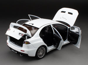 1:18 Mitsubishi Lancer Evolution X – White