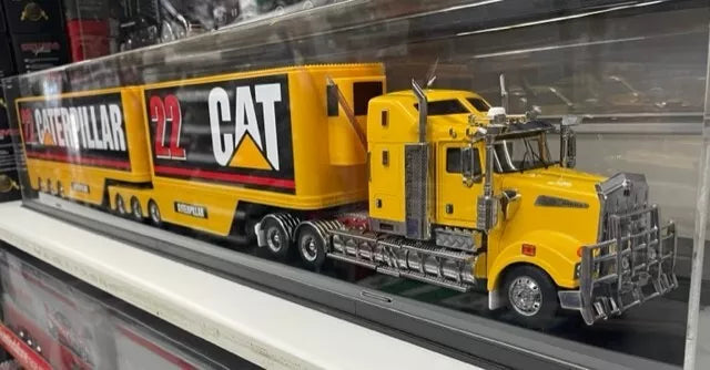 1:32 Kenworth T909 B Double - Cat 22