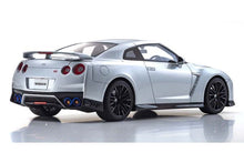 Load image into Gallery viewer, 1:18 2020 Nissan GT-R R35 - Silver - Kyosho/Samurai - Resin Model
