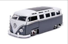 Load image into Gallery viewer, 1:24 BigTime Kustoms - 1962 Volkswagen Bus - Grey
