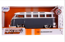 Load image into Gallery viewer, 1:24 BigTime Kustoms - 1962 Volkswagen Bus - Grey
