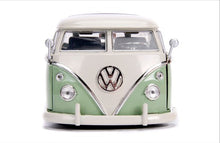 Load image into Gallery viewer, 1:24 BigTime Kustoms - 1962 Volkswagen Bus - Pastel Green
