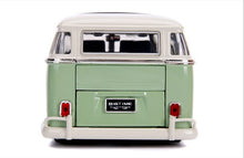 Load image into Gallery viewer, 1:24 BigTime Kustoms - 1962 Volkswagen Bus - Pastel Green
